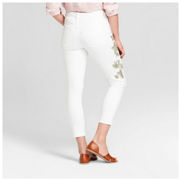 Universal Thread White Jeans w Green Embroidery 00 - Picture 2 of 8